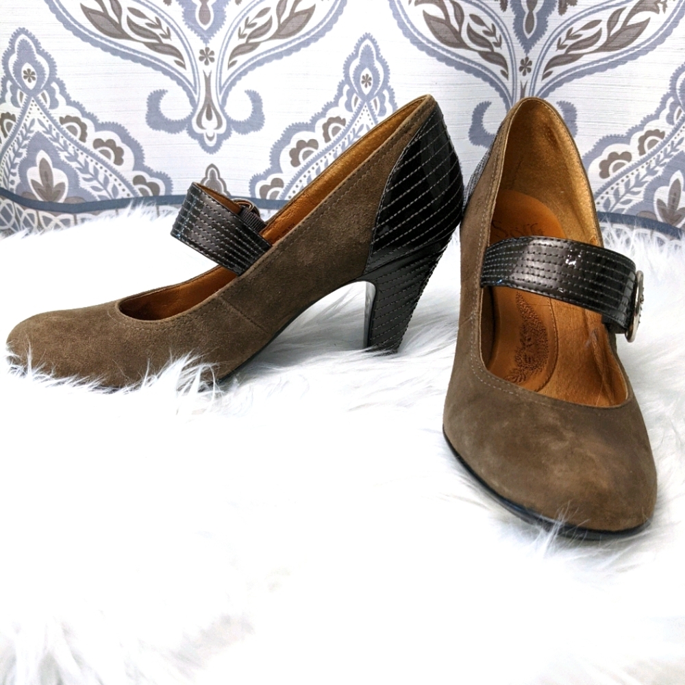 Sofft chocolate suede heels